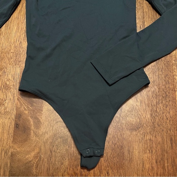 Aritzia Babaton Contour Crew Bodysuit Dark Green XS Long Sleeve Scoopneck - Picture 4 of 11